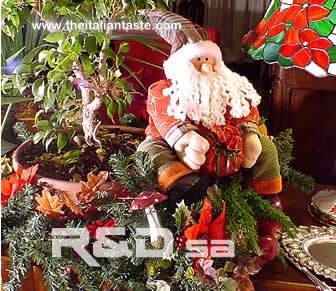 Babbo natale seduto sotto un albero