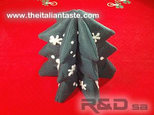 albero di Natale decorato con la tecnica della lana infeltrita