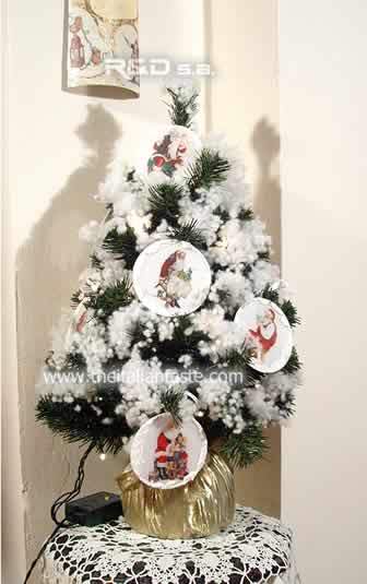 albero di Natale con immagini di Babbo Natale