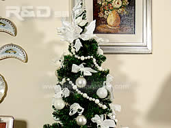 Christmas tree decorated with white balls and bows in different size