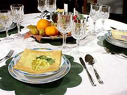 detail of a fall dinner table with fresh fruiit as decor