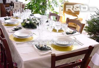 Laying Christmas table in gold and white