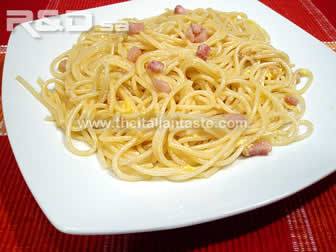 carbonara spaghetti, Italian pastasciutta