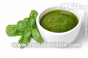 Ciotola di pesto alla genovese