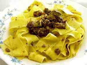 Hare sauce for pasta on flat noodles