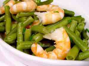 One-plate meal with French beans and prawns
