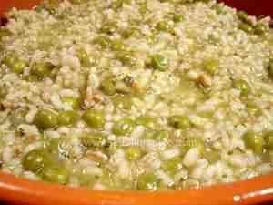 Peas and rice: Italian recipe with fresh peas in
