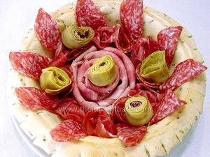 Affettati in una ciotola di pane