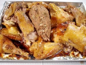 Cappone al forno, ripieno di castagne e salsiccia