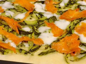 Pizza con zucchine e trota affumicata