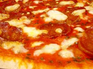 Pizza alla diavola con salame piccante