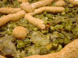 Torta salata carciofi, asparagi e piselli