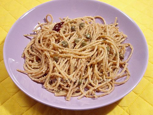 Spaghetti with anchovies and capers