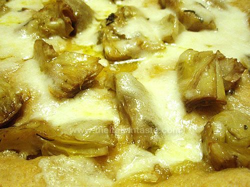 Pizza with artichokes