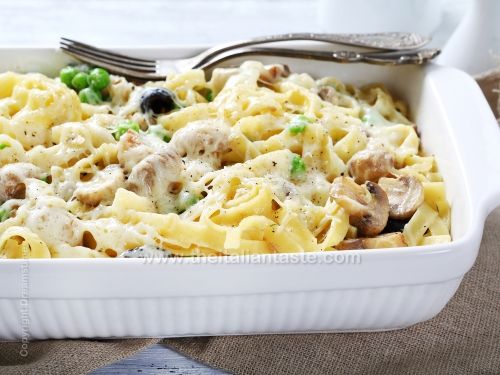 Tagliatelle with mushrooms and peas