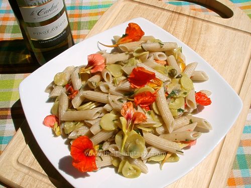 Pasta with zucchini and nasturtiums
