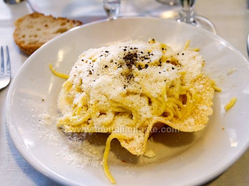 Cacio e pepe spaghetti