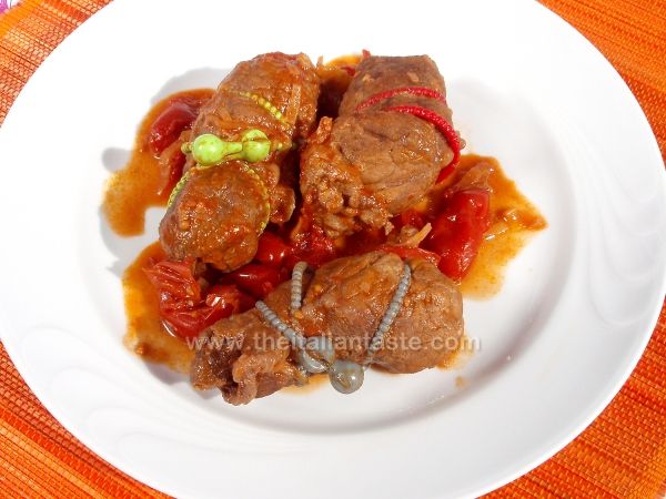Apulian brasciole. Meat rolls cooked in tomato sauce
