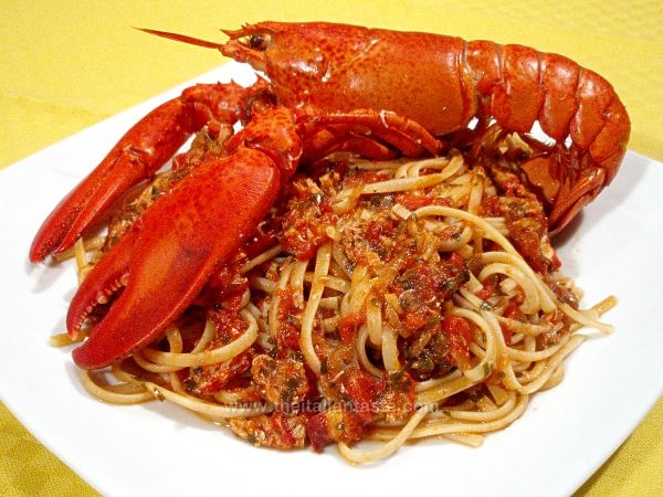 Linguine with lobsterin tomato sauce