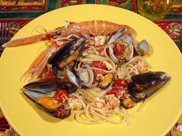 Linguini with scampi and seafood sauce