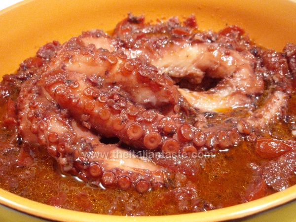 Octopus in tomato sauce