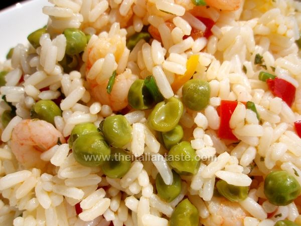 Rice salad with shrimps, peas and bell peppers