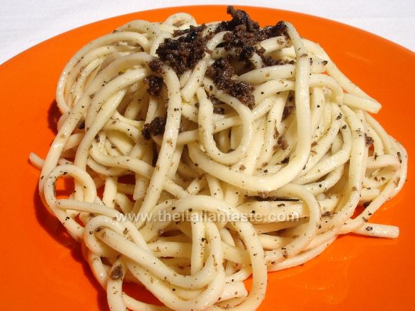 Pasta with black truffle sauce