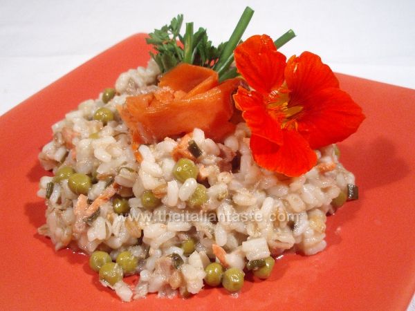 Italian risotto with salmon, tuna and peas