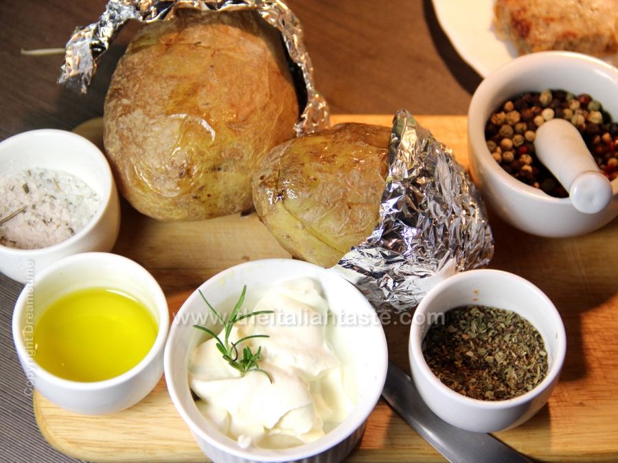 Potatoes baked in foil