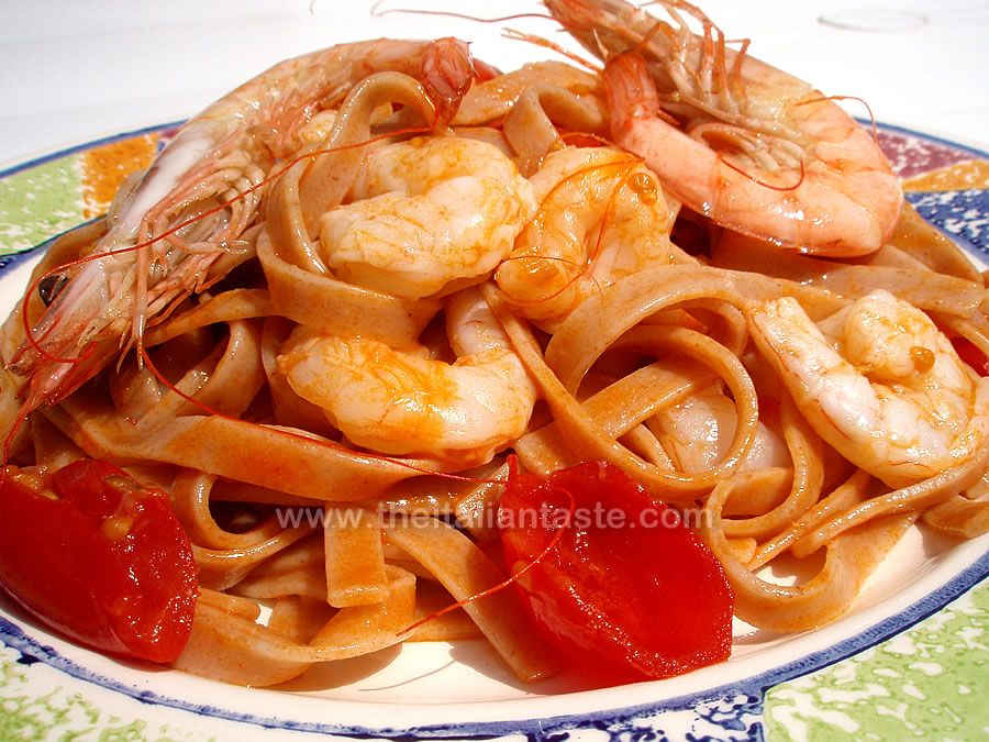 Shrimp-and-tomato linguini